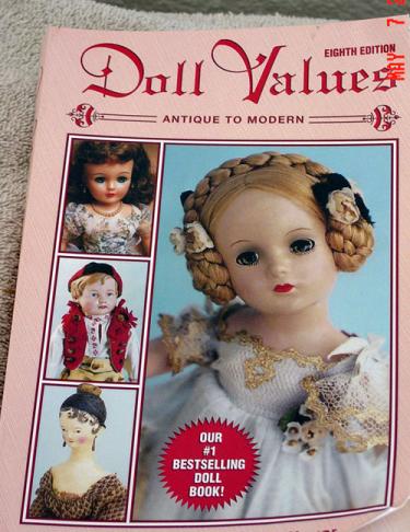 CBS0002 Doll Values Antique to Modern Eight Edition, 2004 