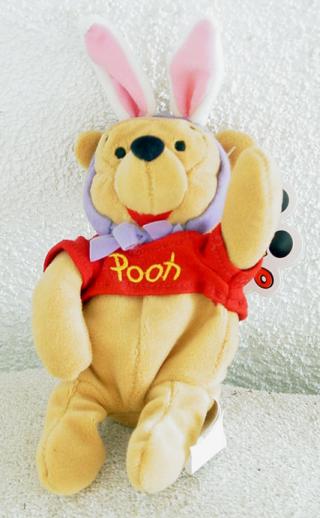 DMB0020A 1998 Disneyland Easter Pooh Bean Bag Mousketoys
