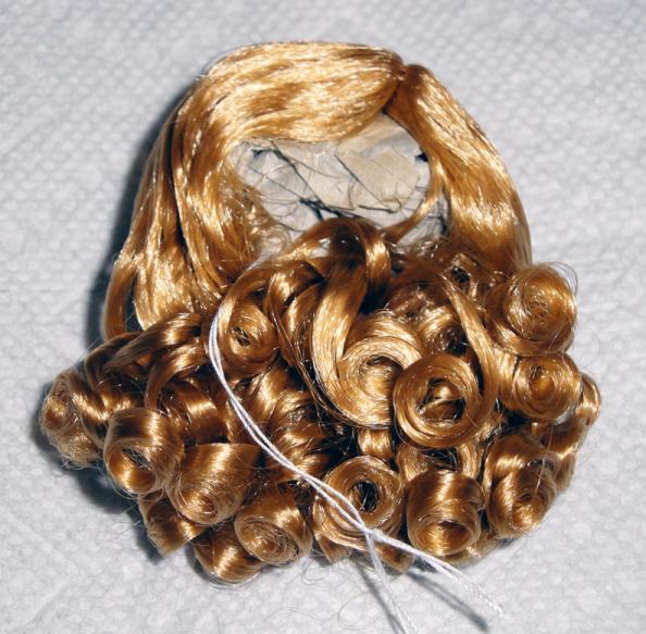 0DWG0001C Honey Blonde Curls 3.5-5 in. Doll Heads Wig, 7-10 in. Dolls