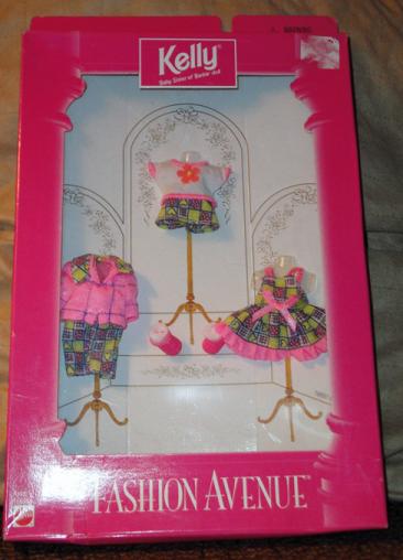 MAT0661 Mattel Pink And Green Fashion Avenue Kelly Doll Clothes 1997