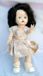 0NAS0101 Nancy Ann Early 1950s Strung Brunette Muffie Doll