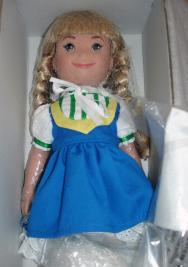 TDS0015 Tonner Small World Holland, Disney Showcase Doll 2011 1