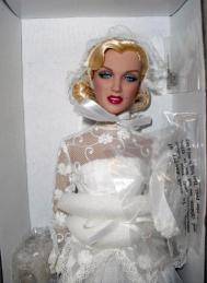 0TMM0033A Marilyn Monroe Shipboard Wedding Doll Tonner 2013 6