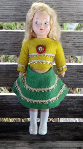 0VHP0001 7.5 Inch Blonde Hard Plastic Doll, Late 1940s-1950s